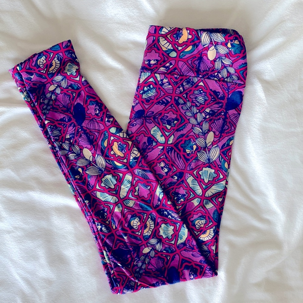 LuLaRoe OS leggings, purple/pink  lattice with layered floral botanical print